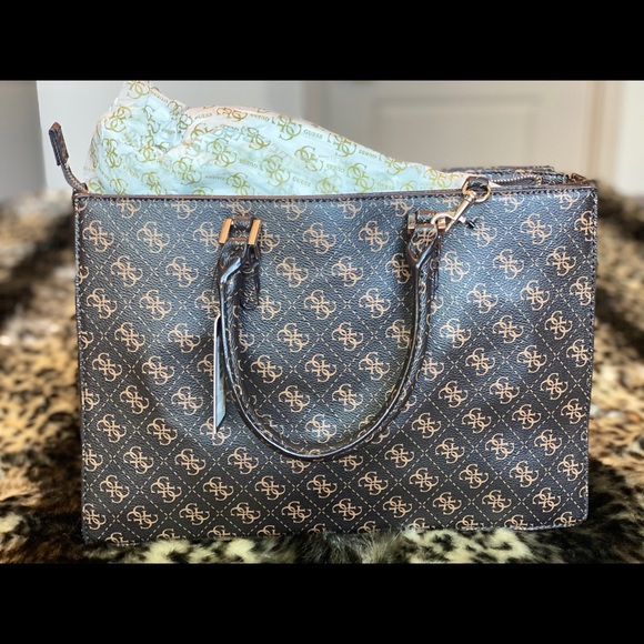 ✨NEW! Guess Signature Handbag!✨ - Picture 5 of 7